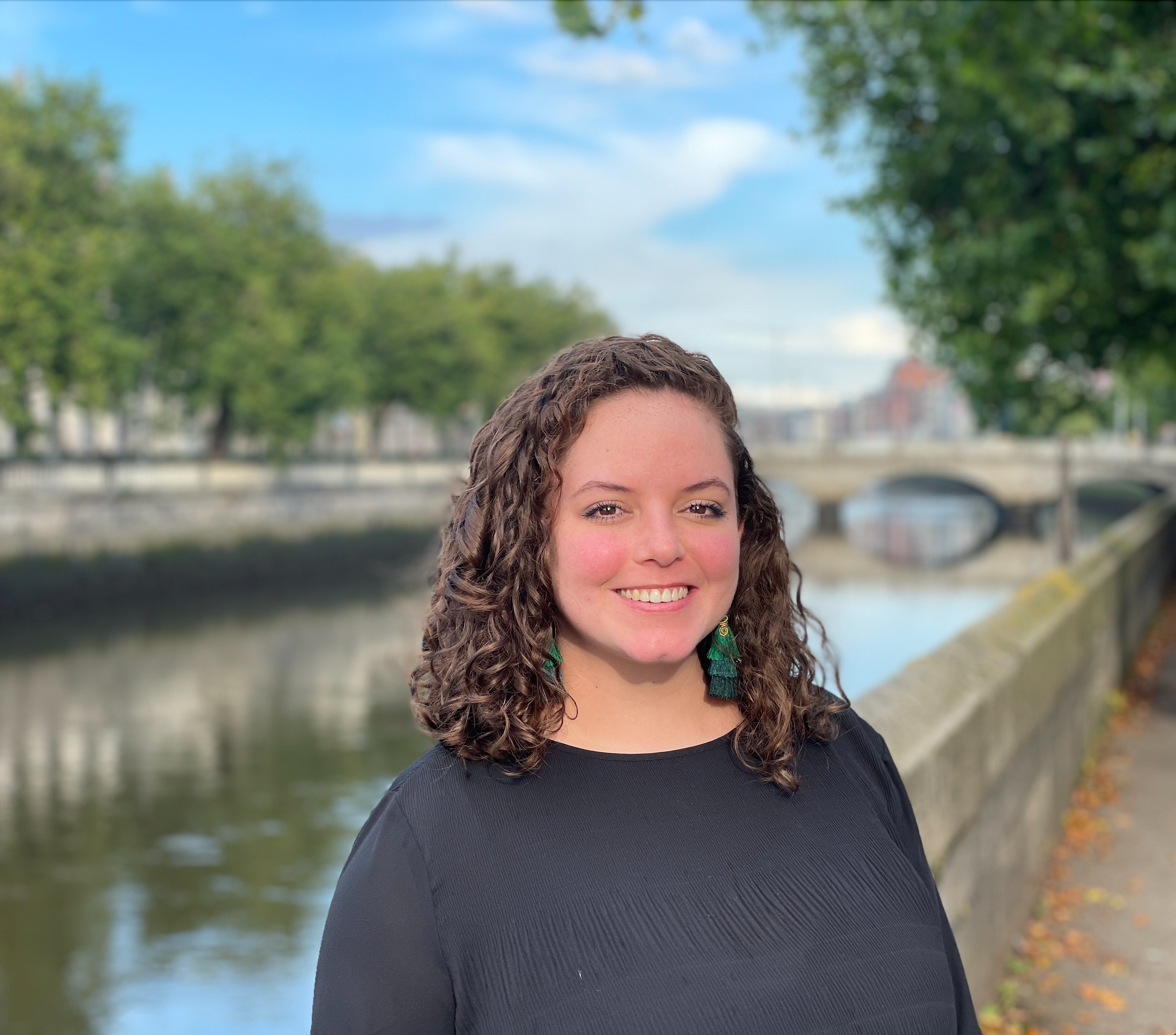 a picture of AleR smiling